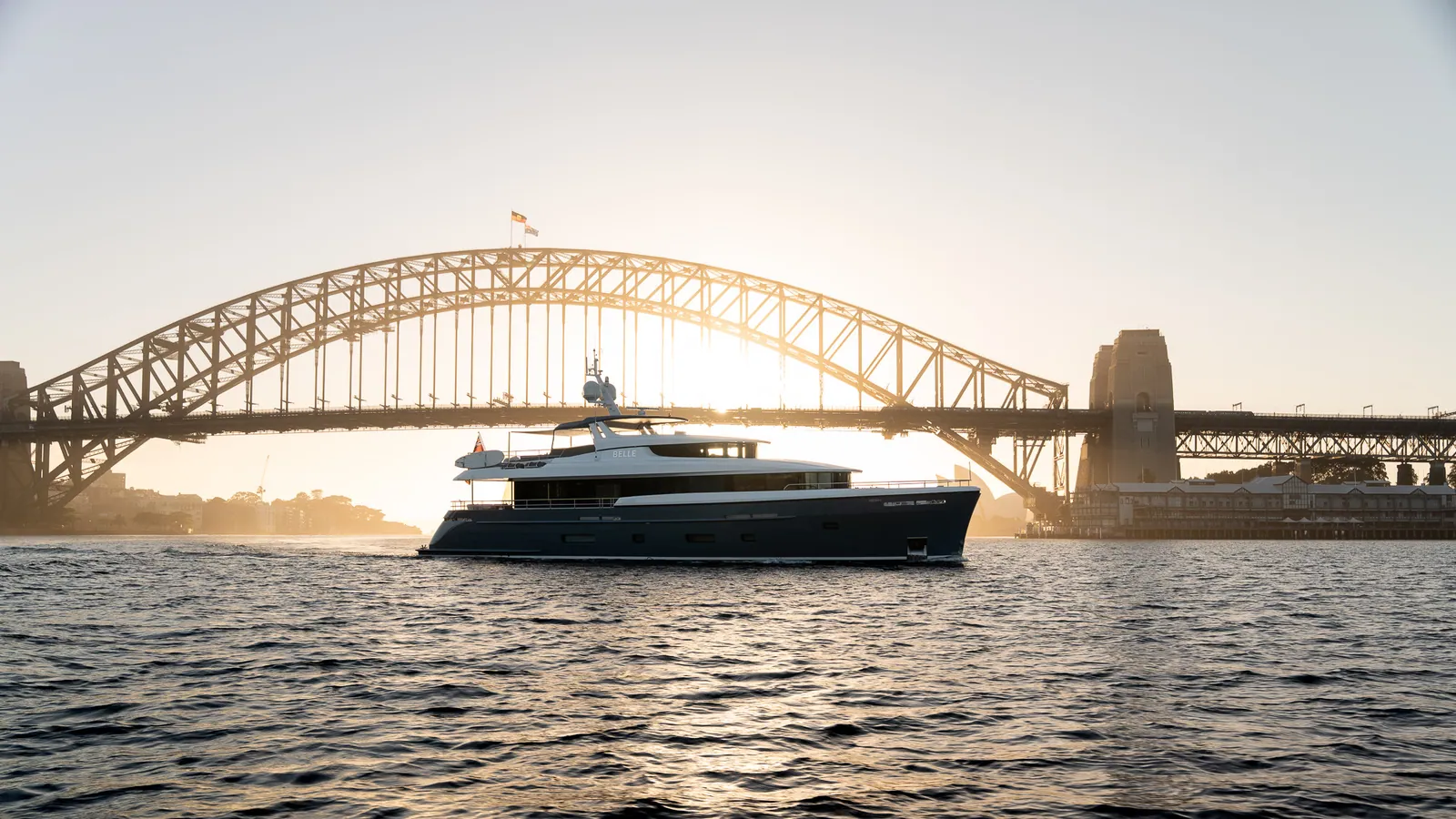 M/Y Belle, Under the Harbour Bridge