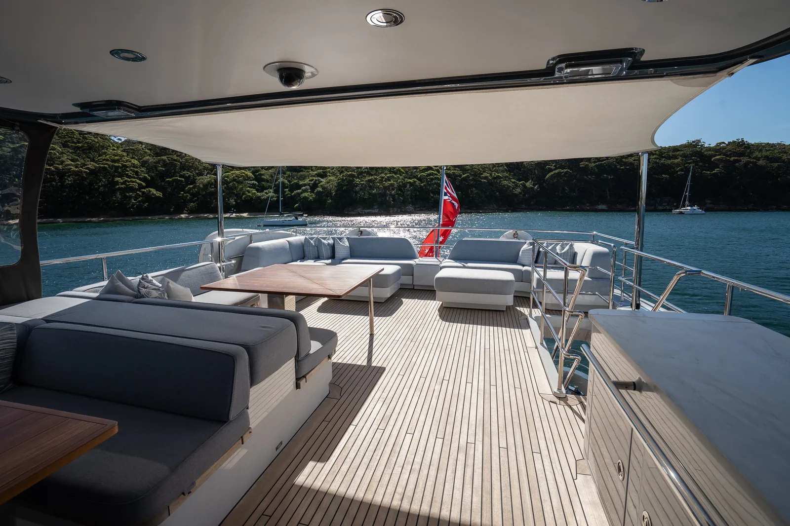 M/Y Belle, Upper deck