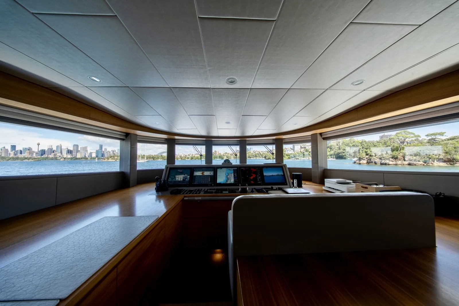 M/Y Belle, Bridge