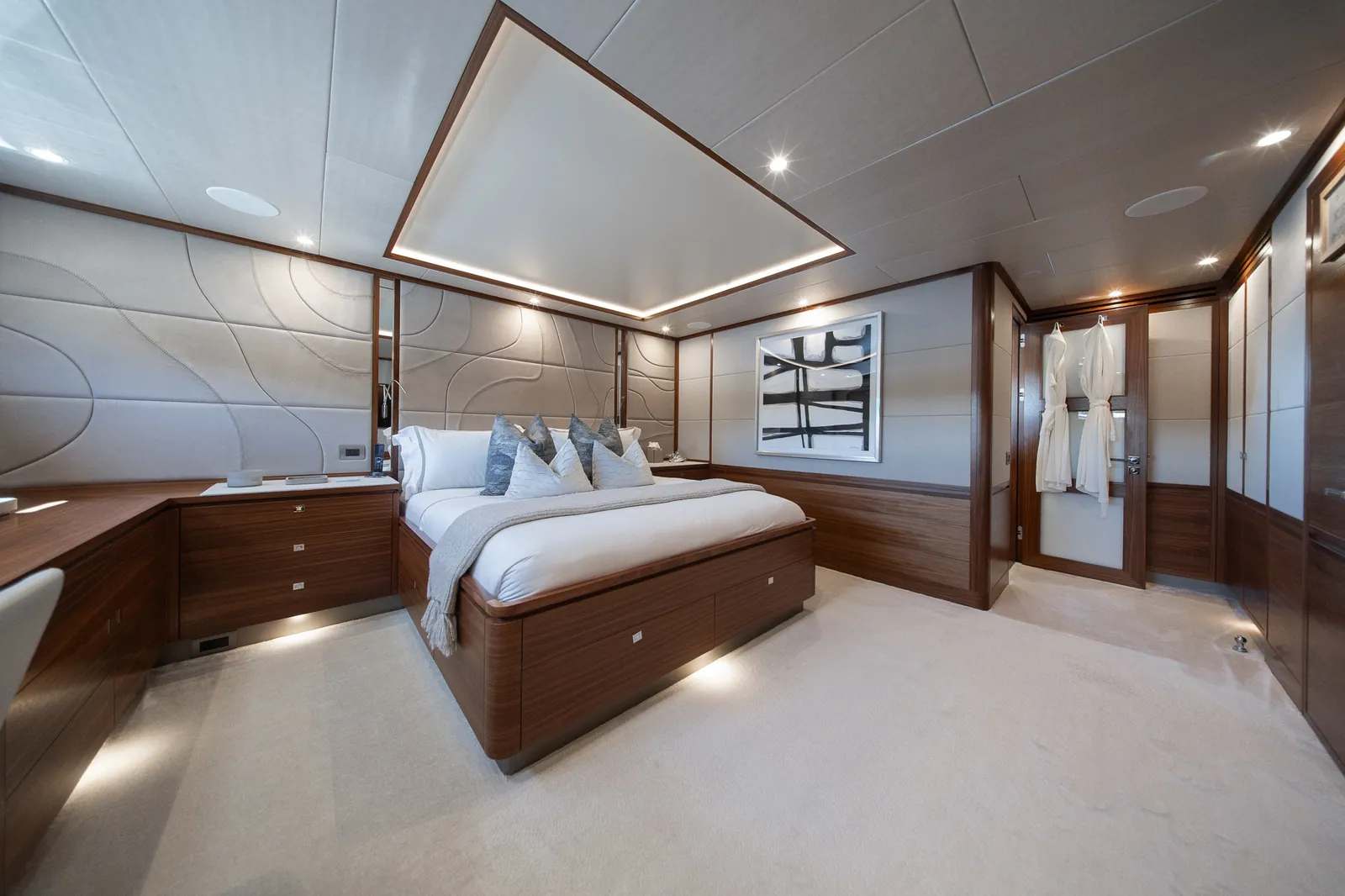 M/Y Belle, VIP ocean suite