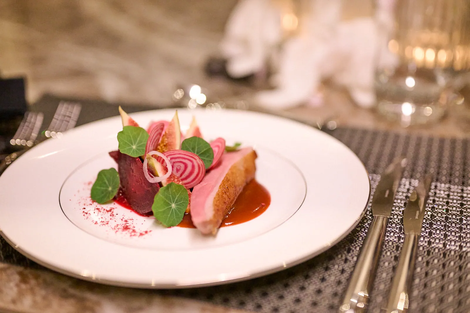 M/Y Belle, Fine dining
