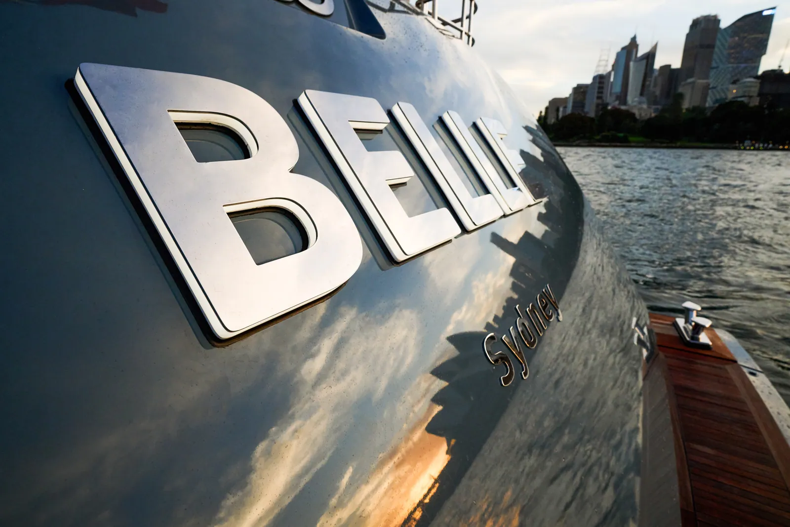 M/Y Belle, Name plate